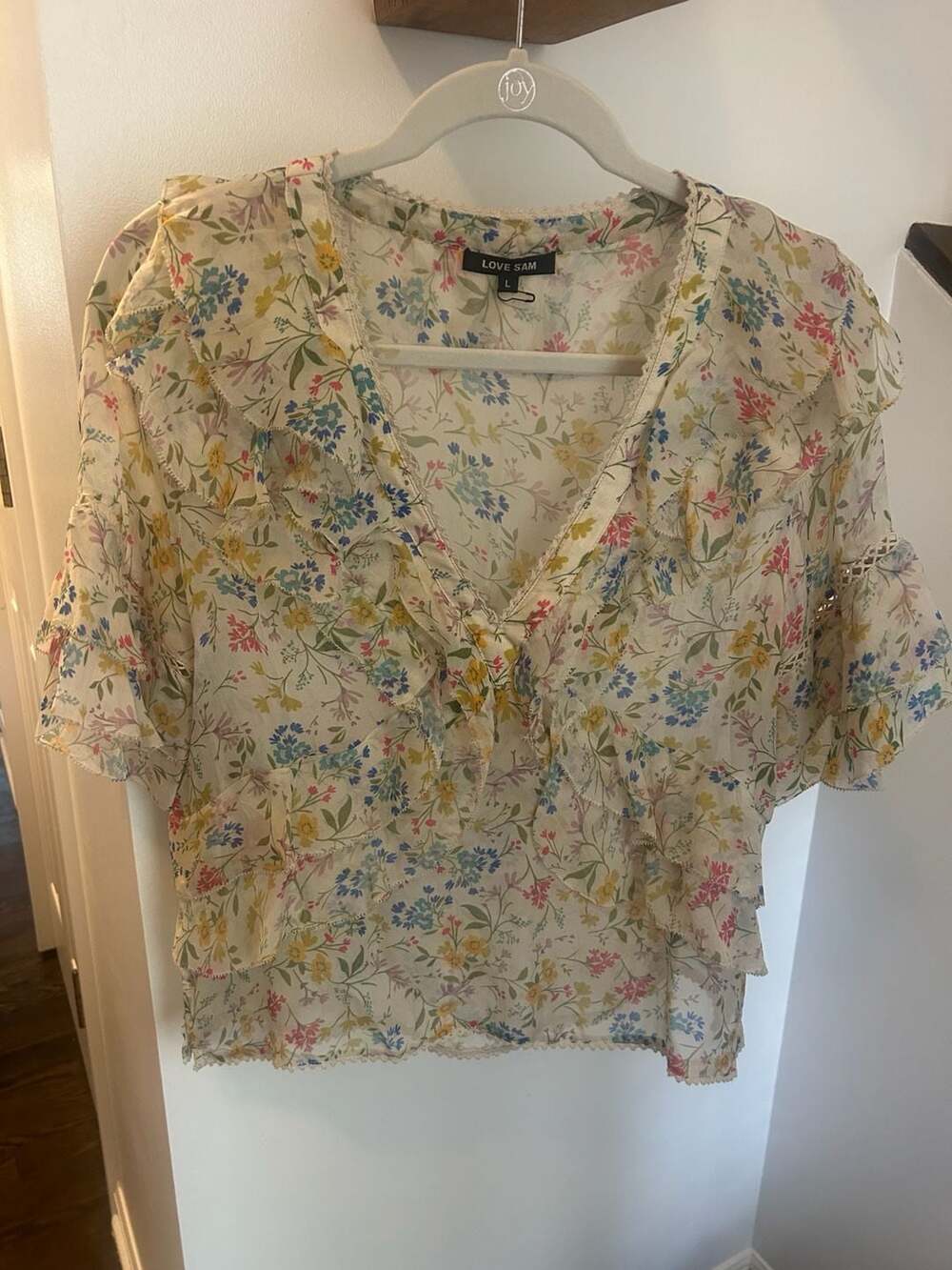 Love Sam Floral Blouse Size L Ruffled V-Neck Short Sleeve Viscose